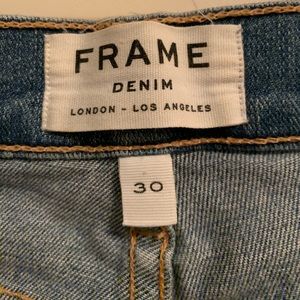 FRAME le skinny de jeanne distressed 💙💙